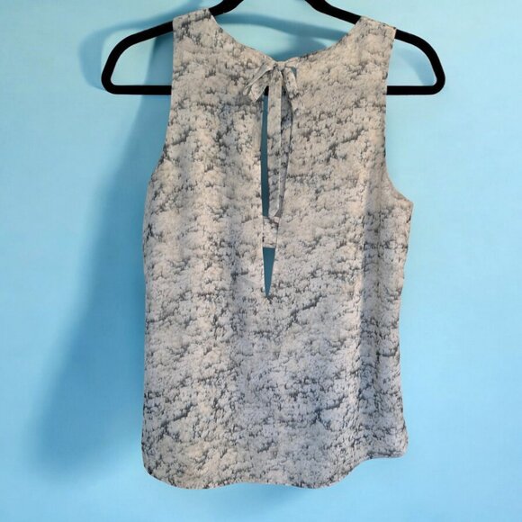 H&M sleeveless blouse/ white w abstract grey pattern - Picture 4 of 10